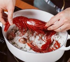 盐焗西班牙绯红虾的做法 步骤3