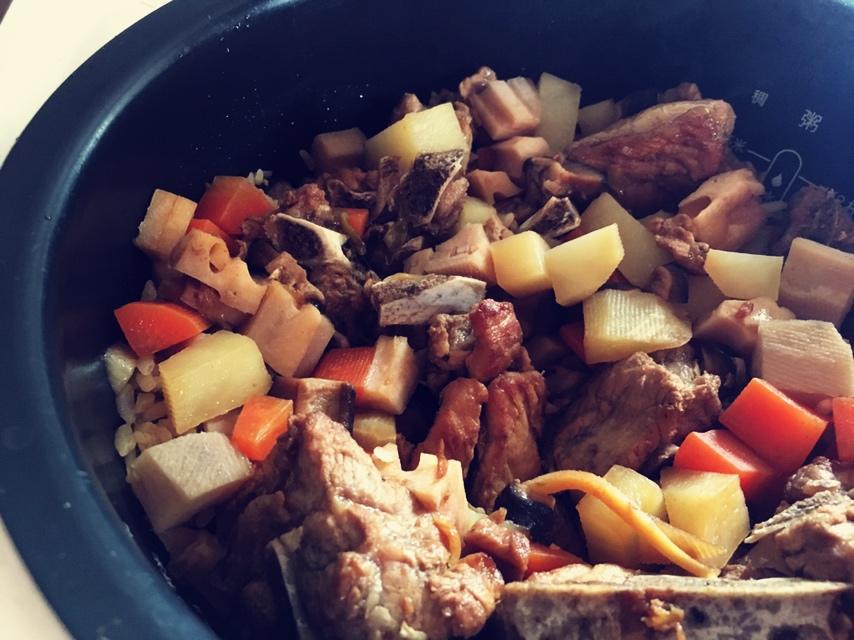 喷香排骨焖饭（爆好吃）