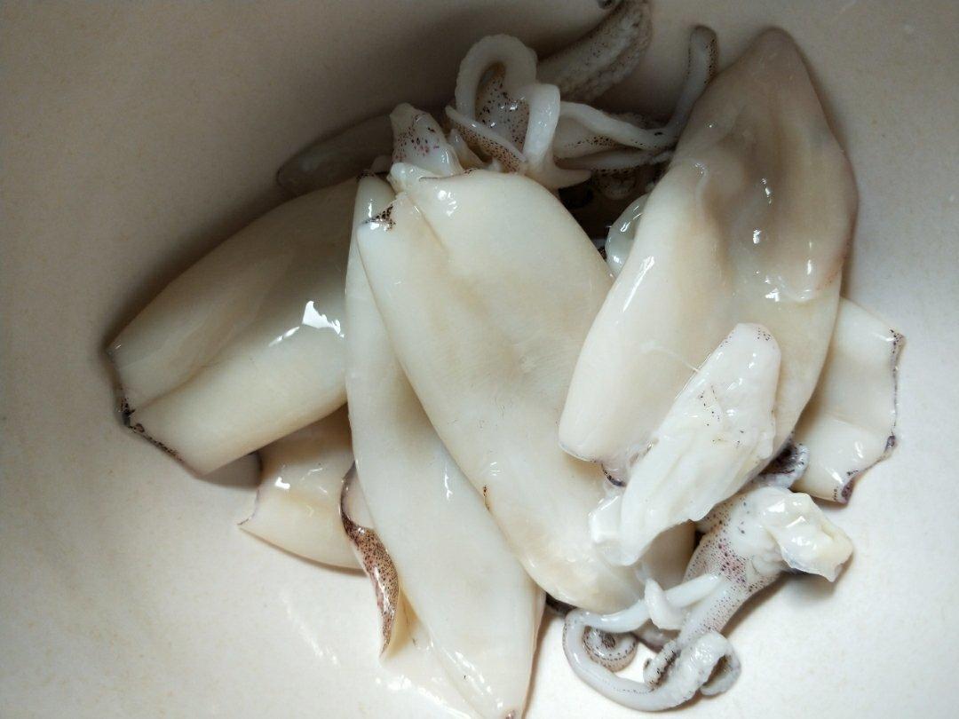 韭菜炒小鱿鱼