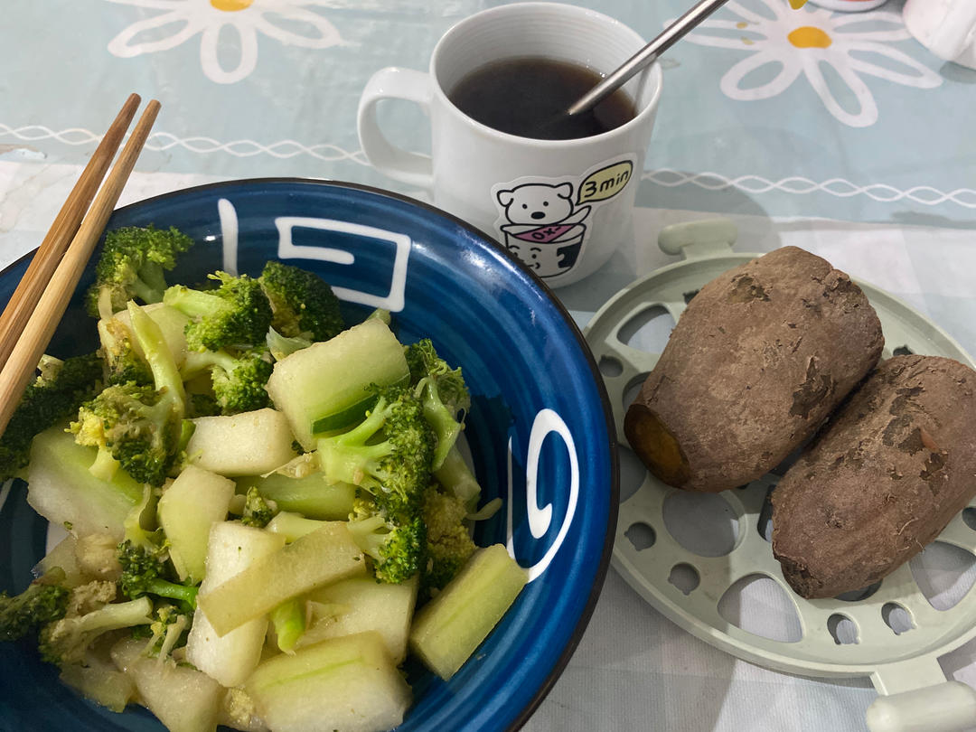 好吃到爆的耗油蒜蓉西兰花(从不修图，喜欢请关注)