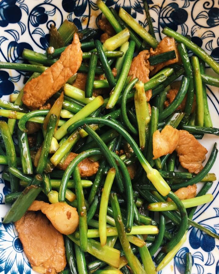 蒜苔炒肉-新手下厨 Fried Pork & Garlic
