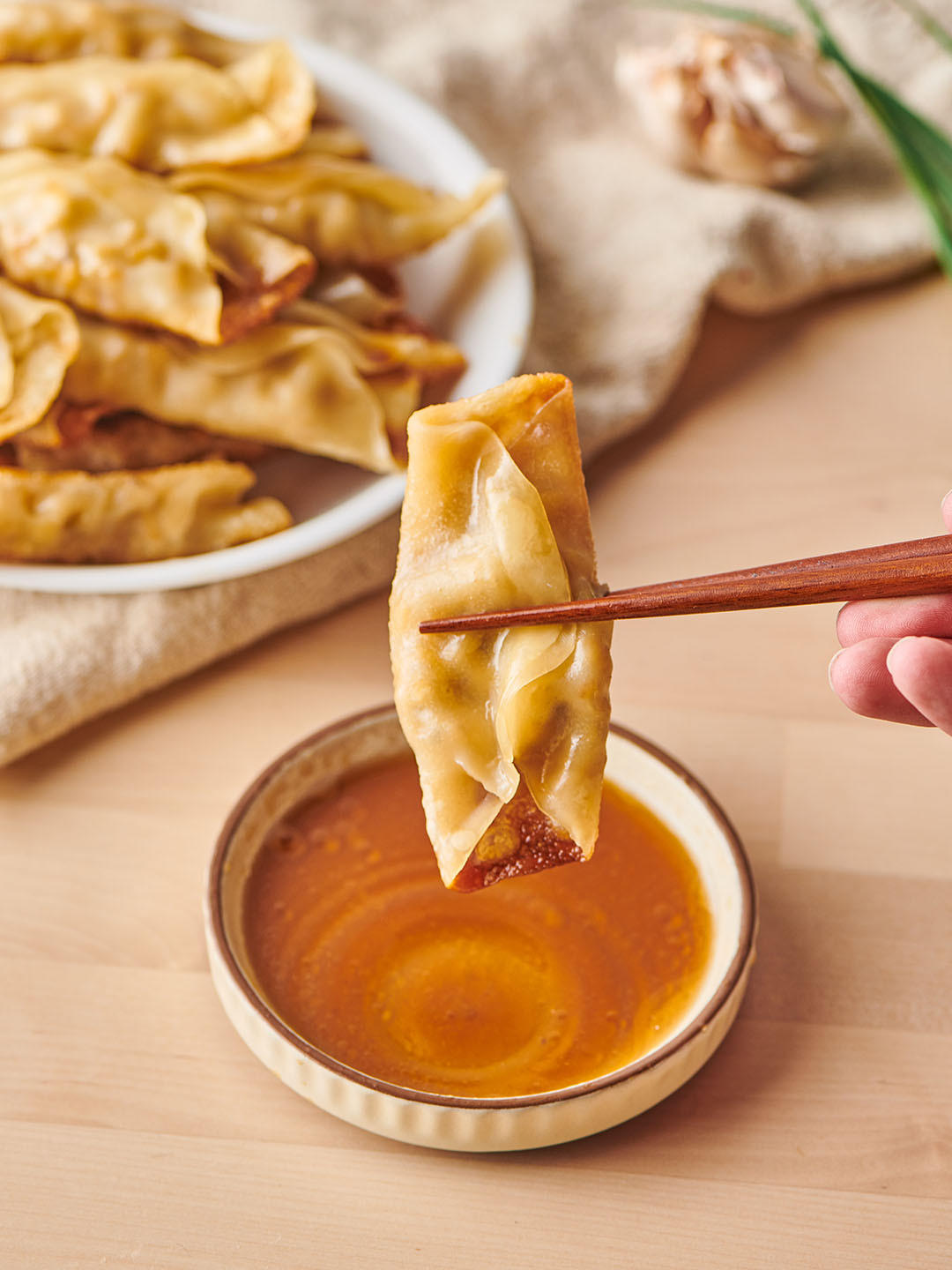 三鲜锅贴|酥脆美味，再蘸点醋别提有多香了的做法