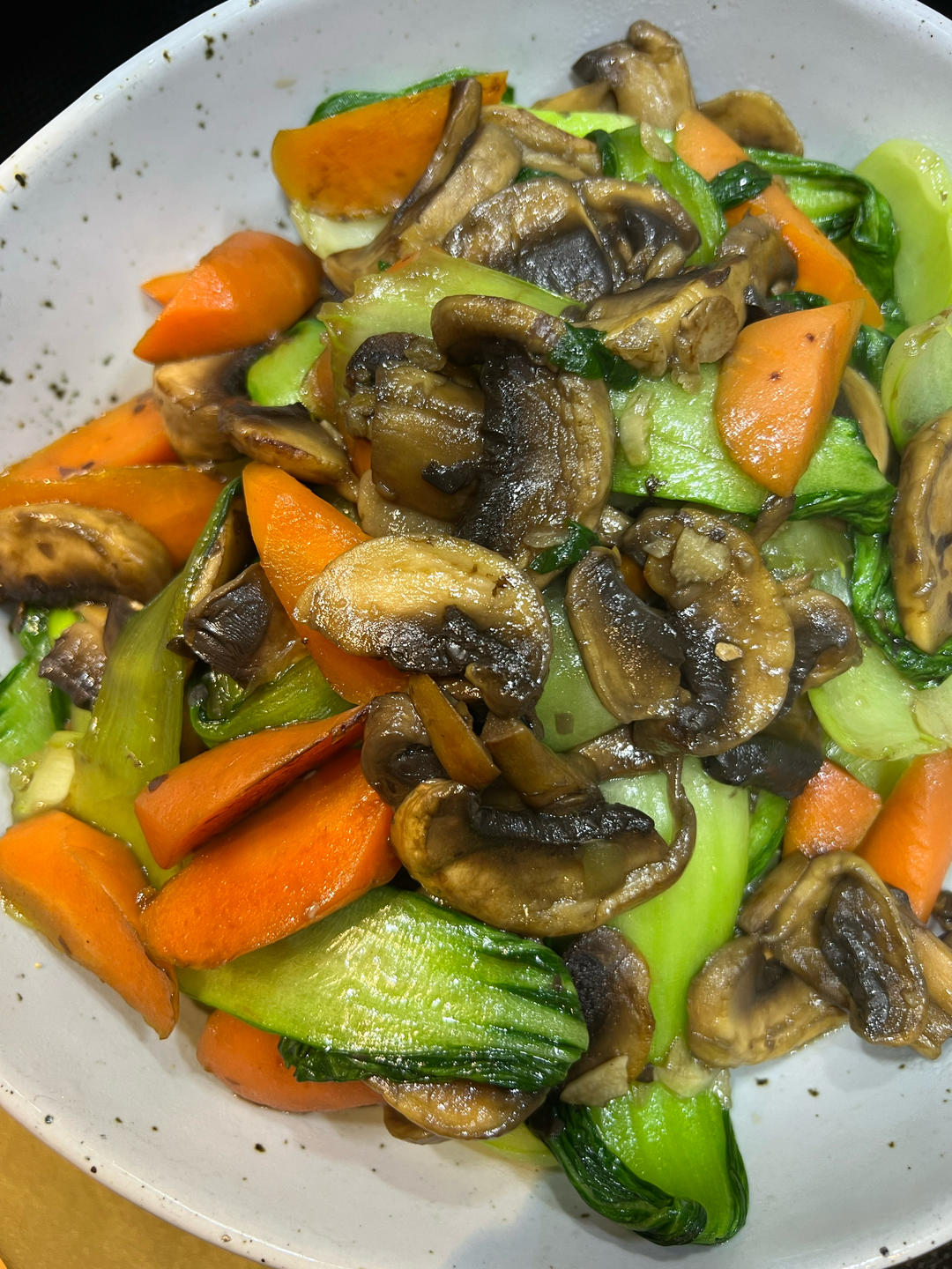 鲜美的口蘑炒青菜