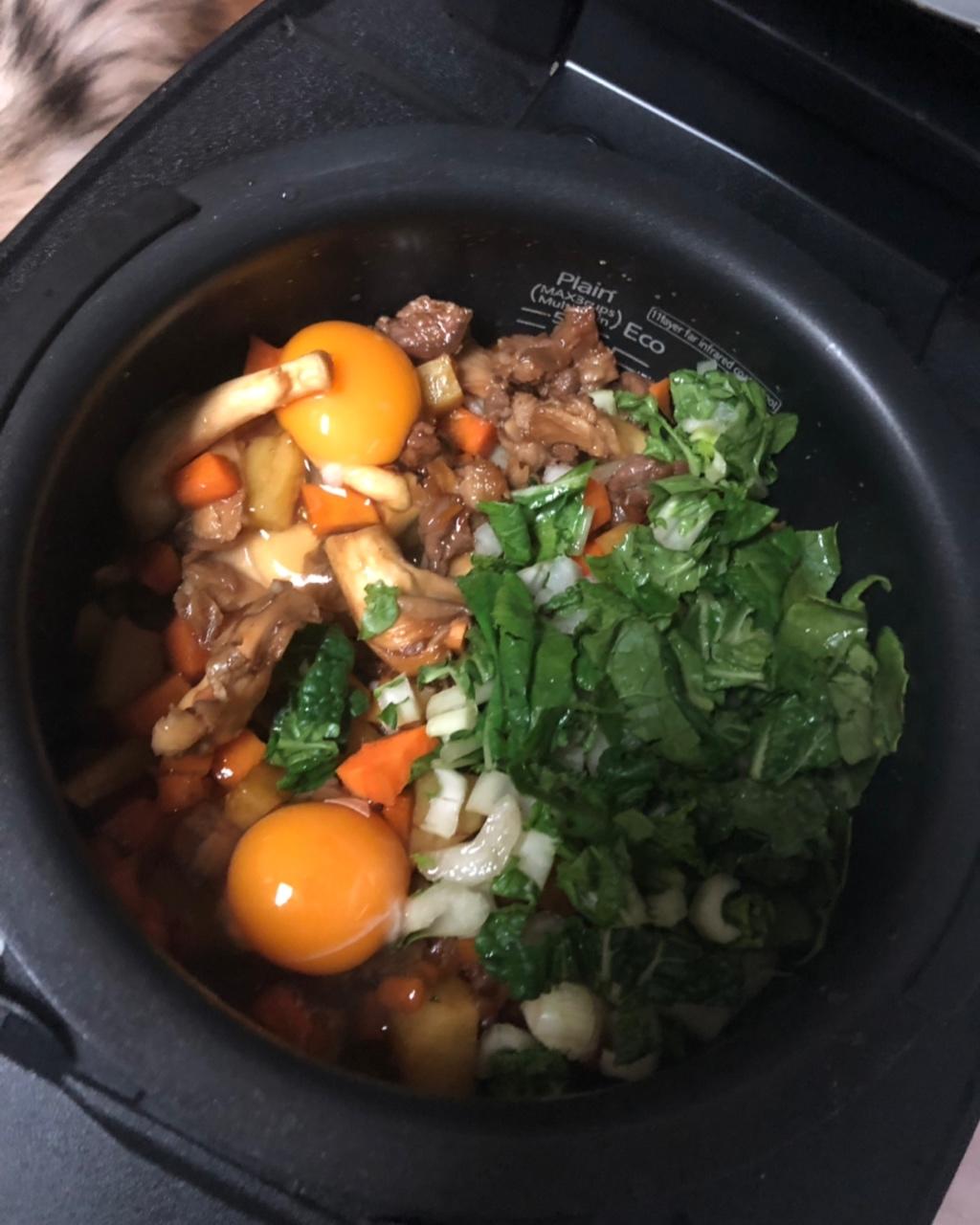 酱油肉香菇焖饭