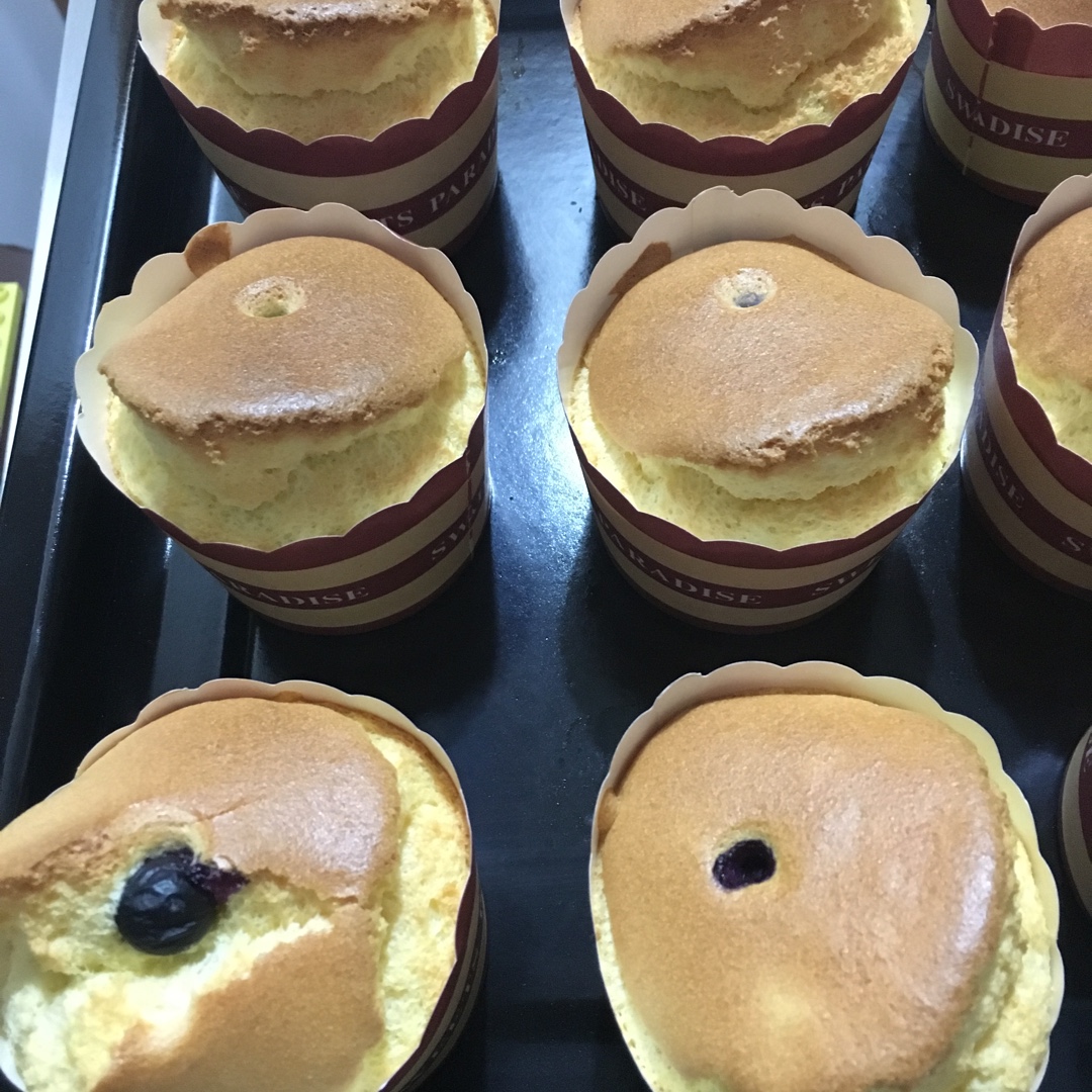 蓝莓爆浆杯子戚风