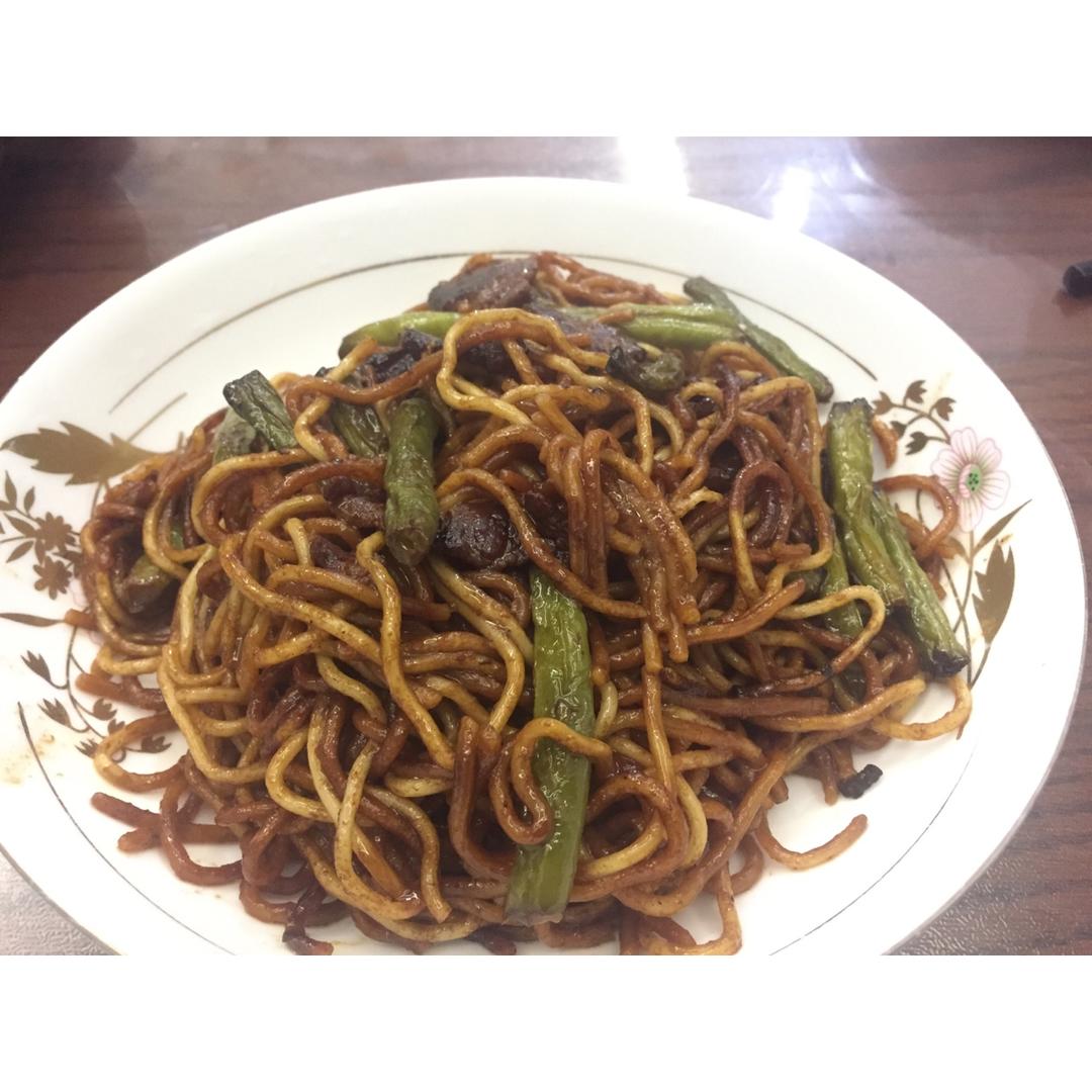 最适合夏天的一锅出--酱香豆角焖面