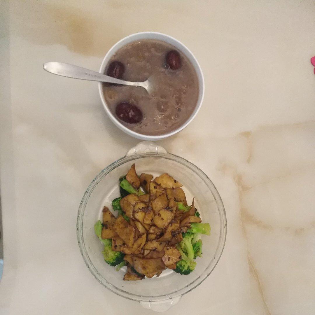 杏鲍菇扣西兰花