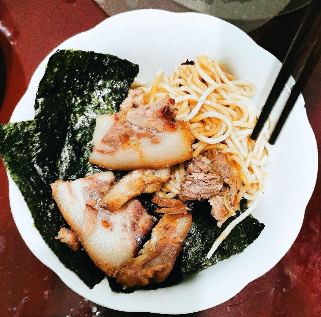 10分钟搞定的一碗葱油拌面