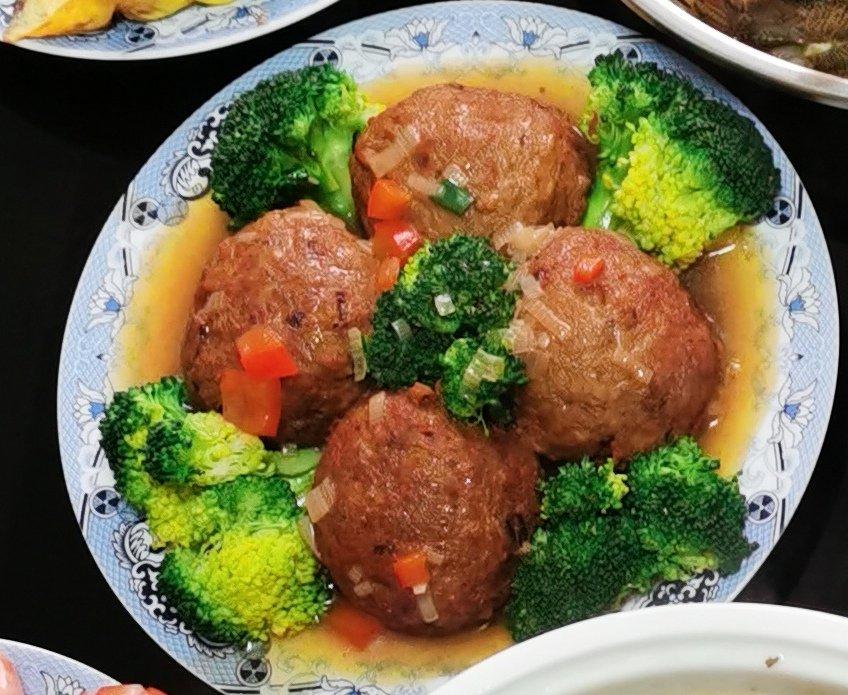 四喜丸子（红烧狮子头）