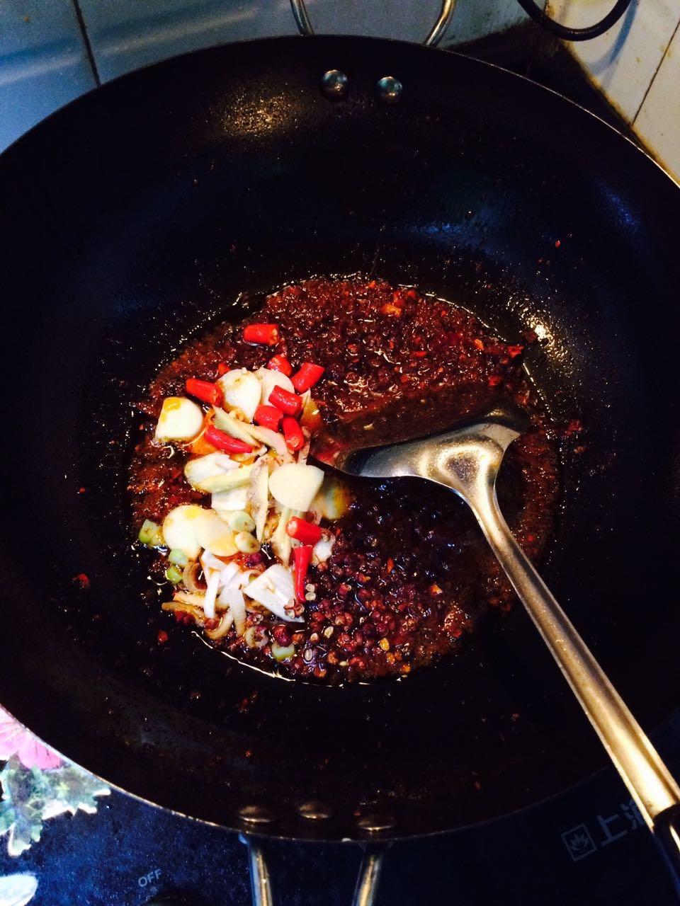 luchao做的自制麻辣重庆火锅