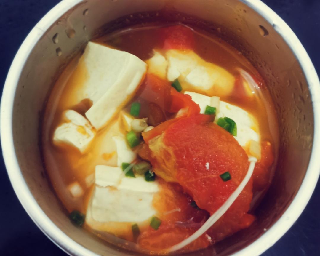 低脂西红柿金针菇豆腐汤