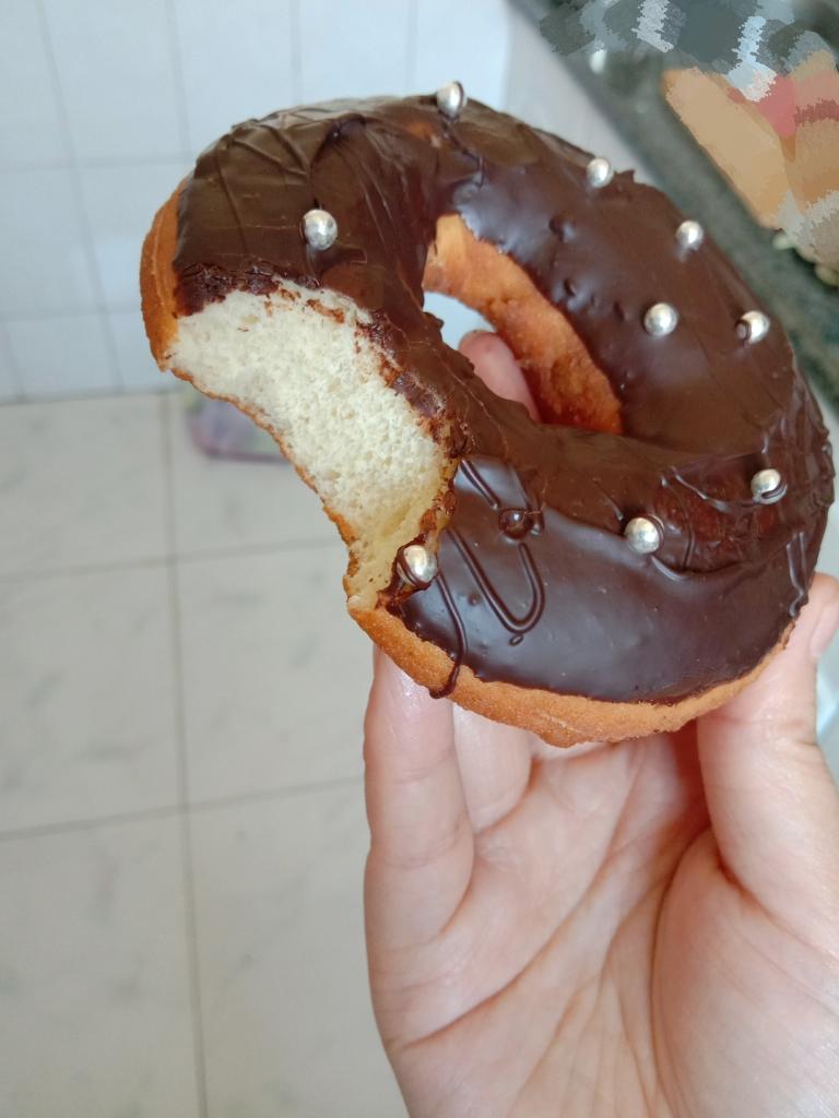 巧克力甜甜圈