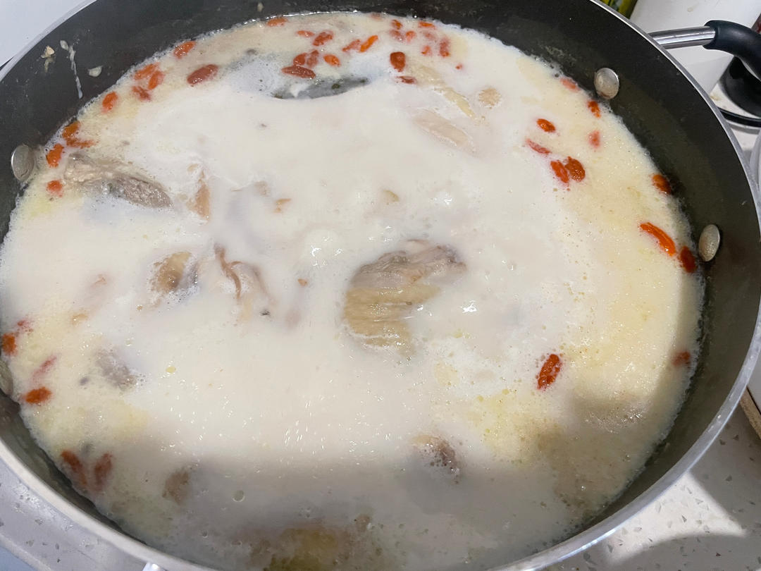 〈胡椒猪肚鸡汤〉，我超级喜欢的味道，欣小厨 😏