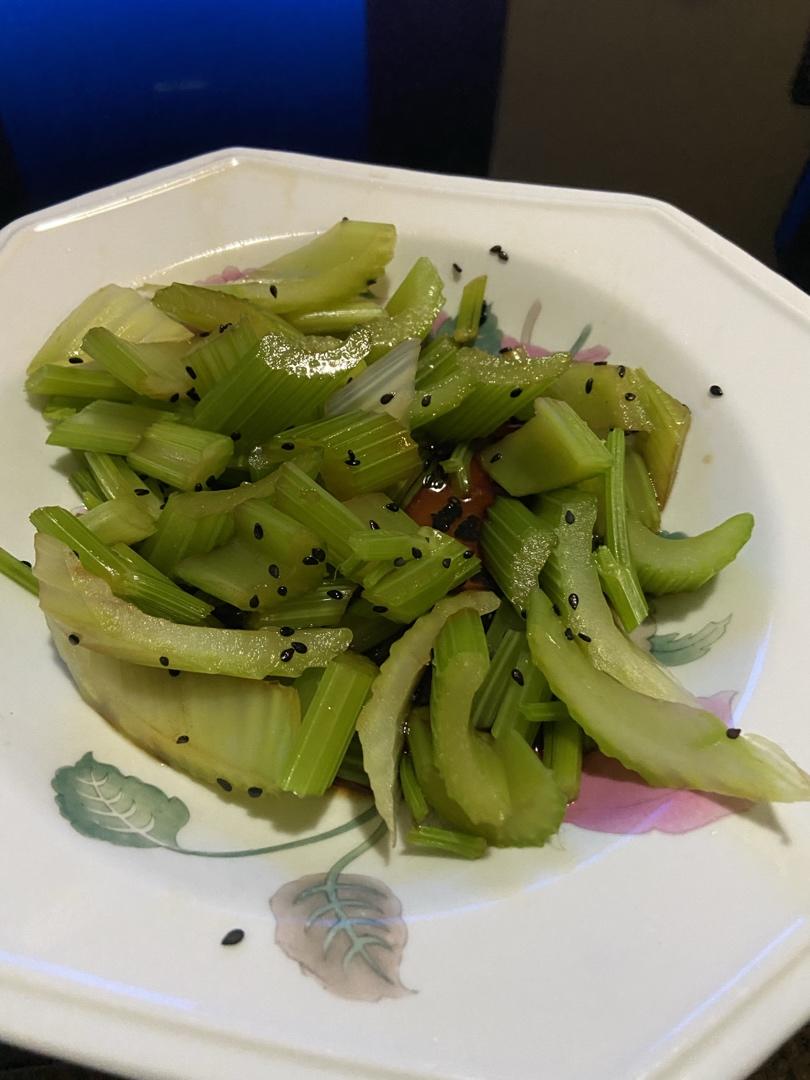 生病时唯一想吃的菜-凉拌芹菜