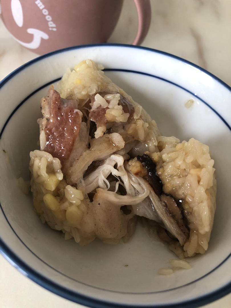 咸蛋黄肉粽子（附详细包粽子视频）