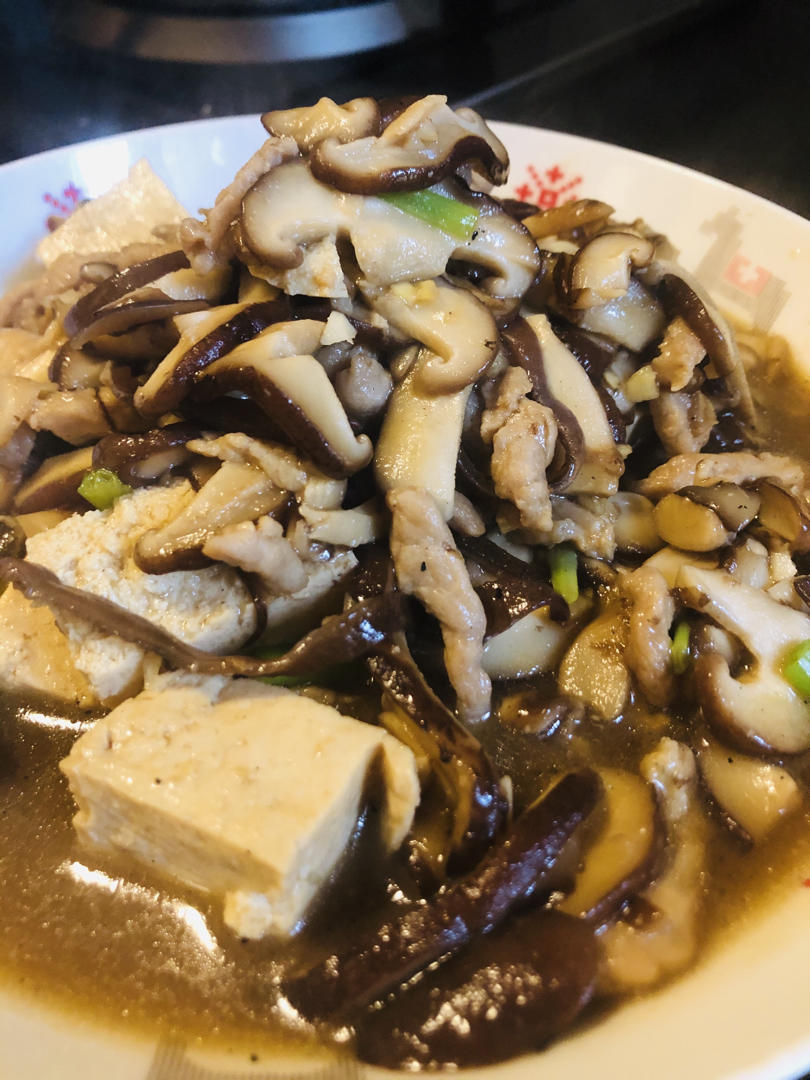 肉丝炒香菇红萝卜木耳