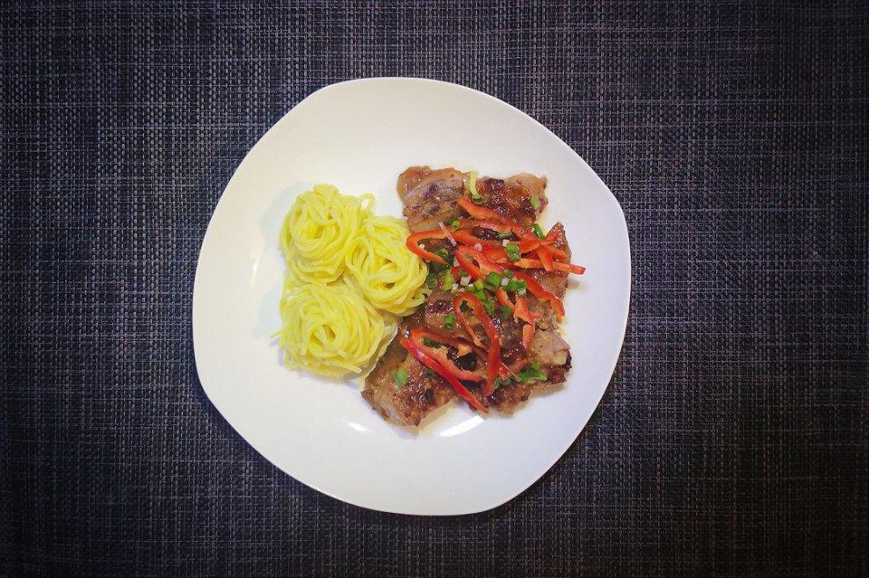 老干妈酱香鲟鱼头配碱水面【食材包操作说明】