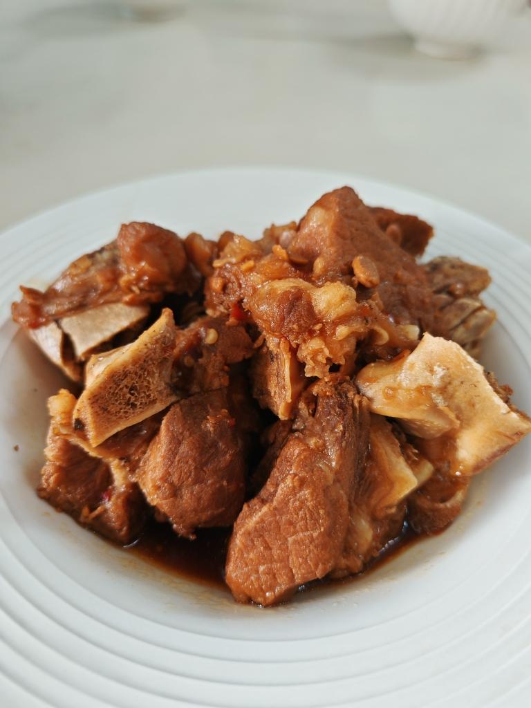 家常风味酱骨头