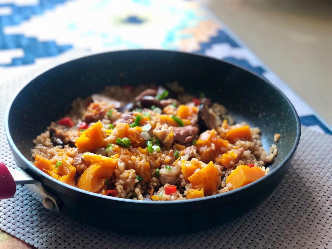 南瓜鸡肉香菇焖饭