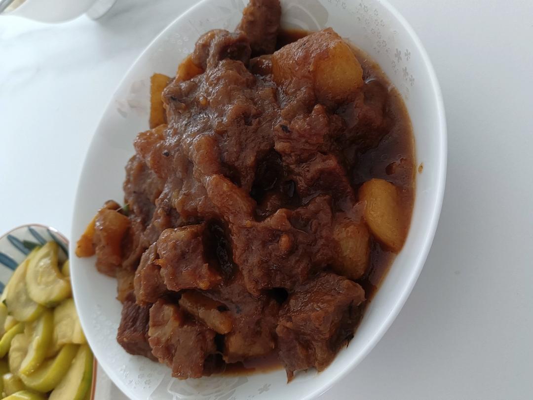 萝卜焖牛腩 （好吃得可以摆摊了）