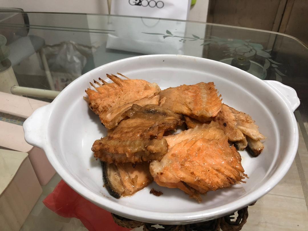 煎焗三文鱼骨