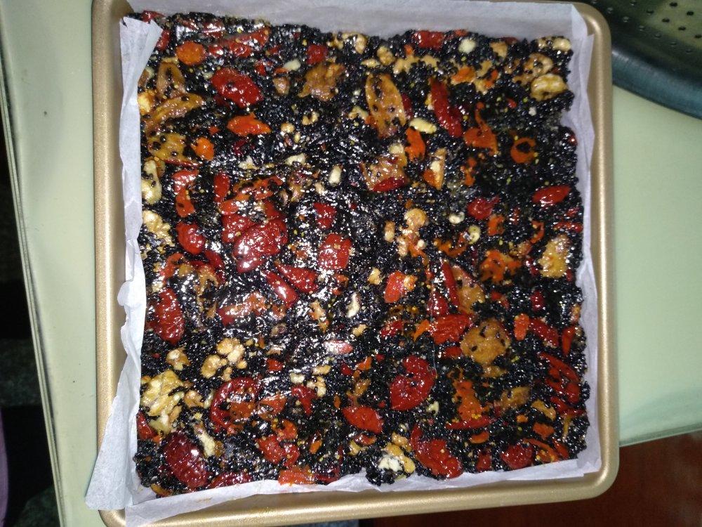 无阿胶的芝麻核桃糕（乌发、补肾、补钙、健脑）