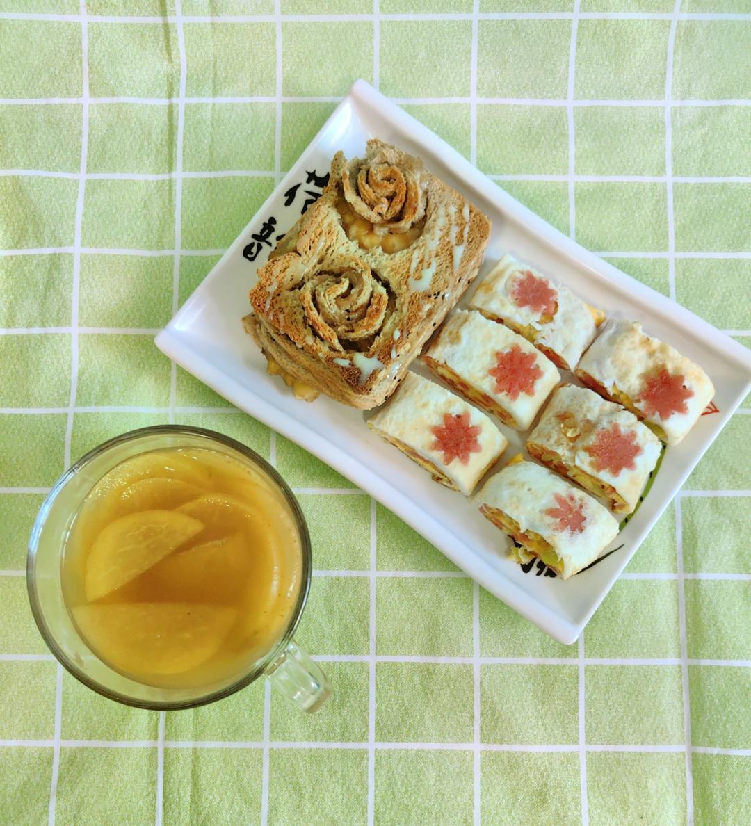 今日早餐分享:香蕉吐司玫瑰,香葱火腿鸡蛋卷,苹果红枣甜汤的做法