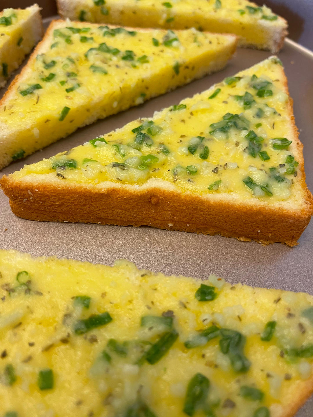 吃完还想啃手指的蒜香烤吐司面包