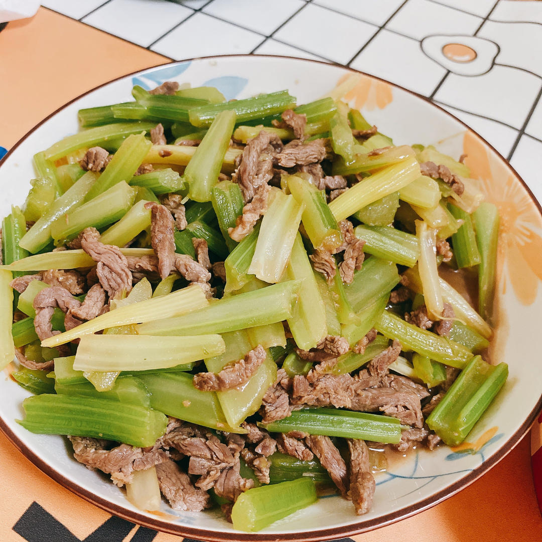 芹菜炒牛肉