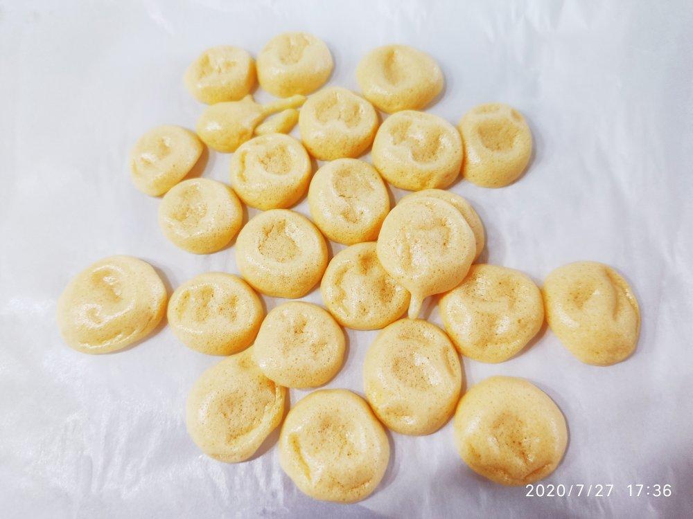 宝宝第一口健康零食！超级无敌好吃到爆炸！入口即化！材料只有1个鸡蛋 ！10g奶粉！5g淀粉 ！酥脆可口 ！幸福的味道 ！