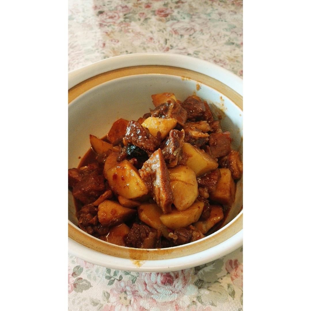 胡萝卜土豆烧牛腩