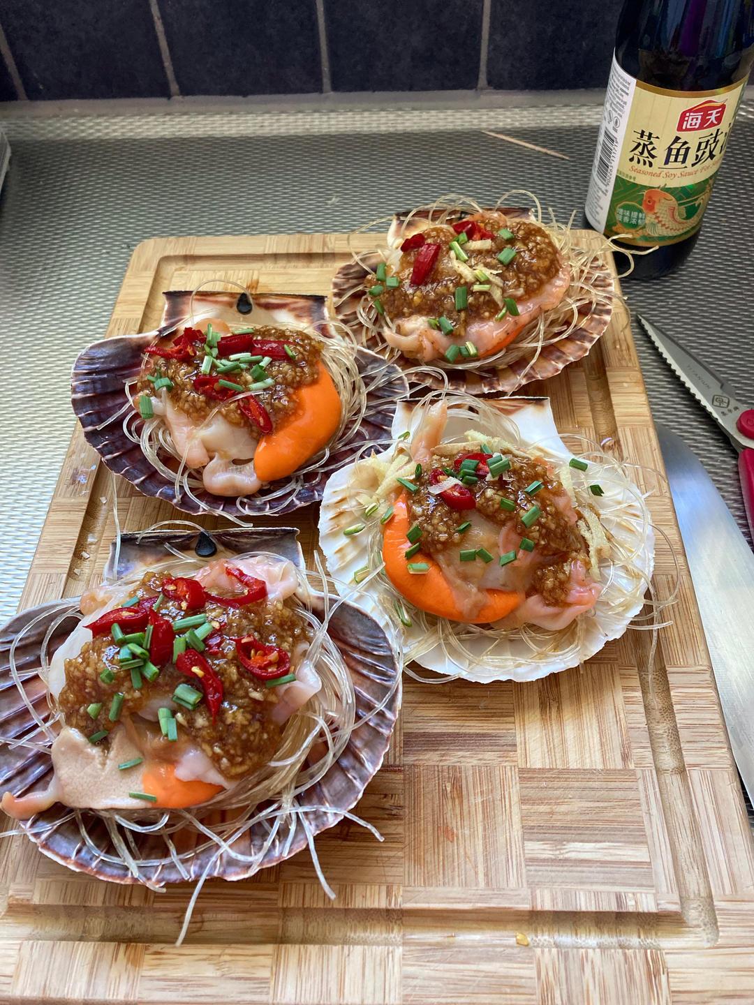 味道超赞，夏日不能错过的海鲜美味—蒜蓉粉丝烤扇贝【孔老师教做菜】
