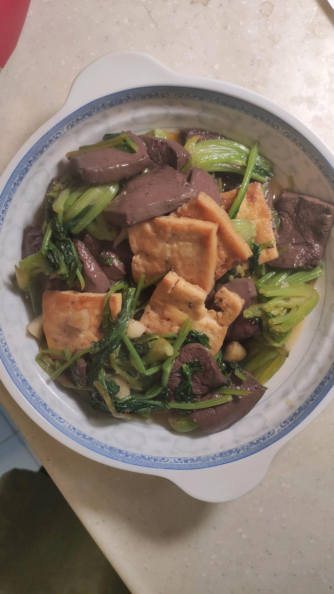 补气血之鸭血菠菜炒鸡蛋