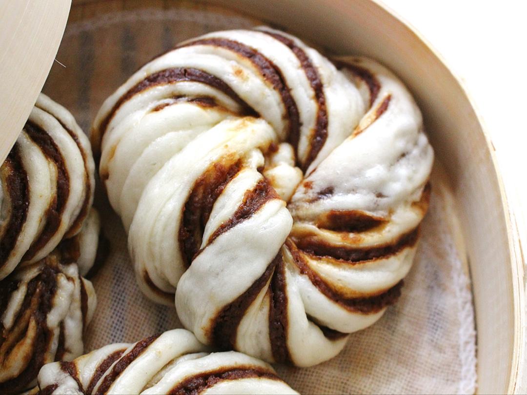 小乌冬冬冬做的古早味芝麻酱红糖花卷 & 椒盐葱香花卷