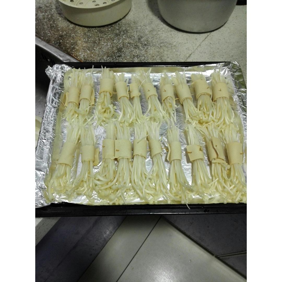 烤豆腐皮卷金针菇