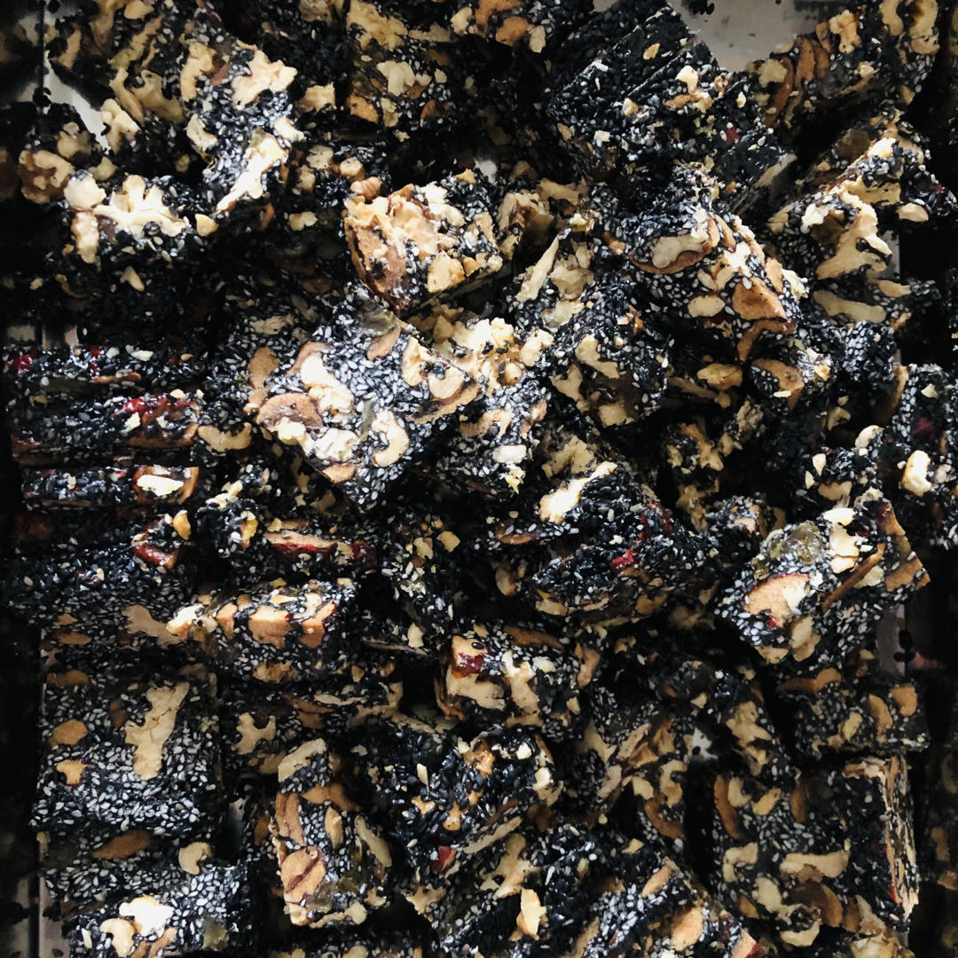 益智核桃芝麻糖