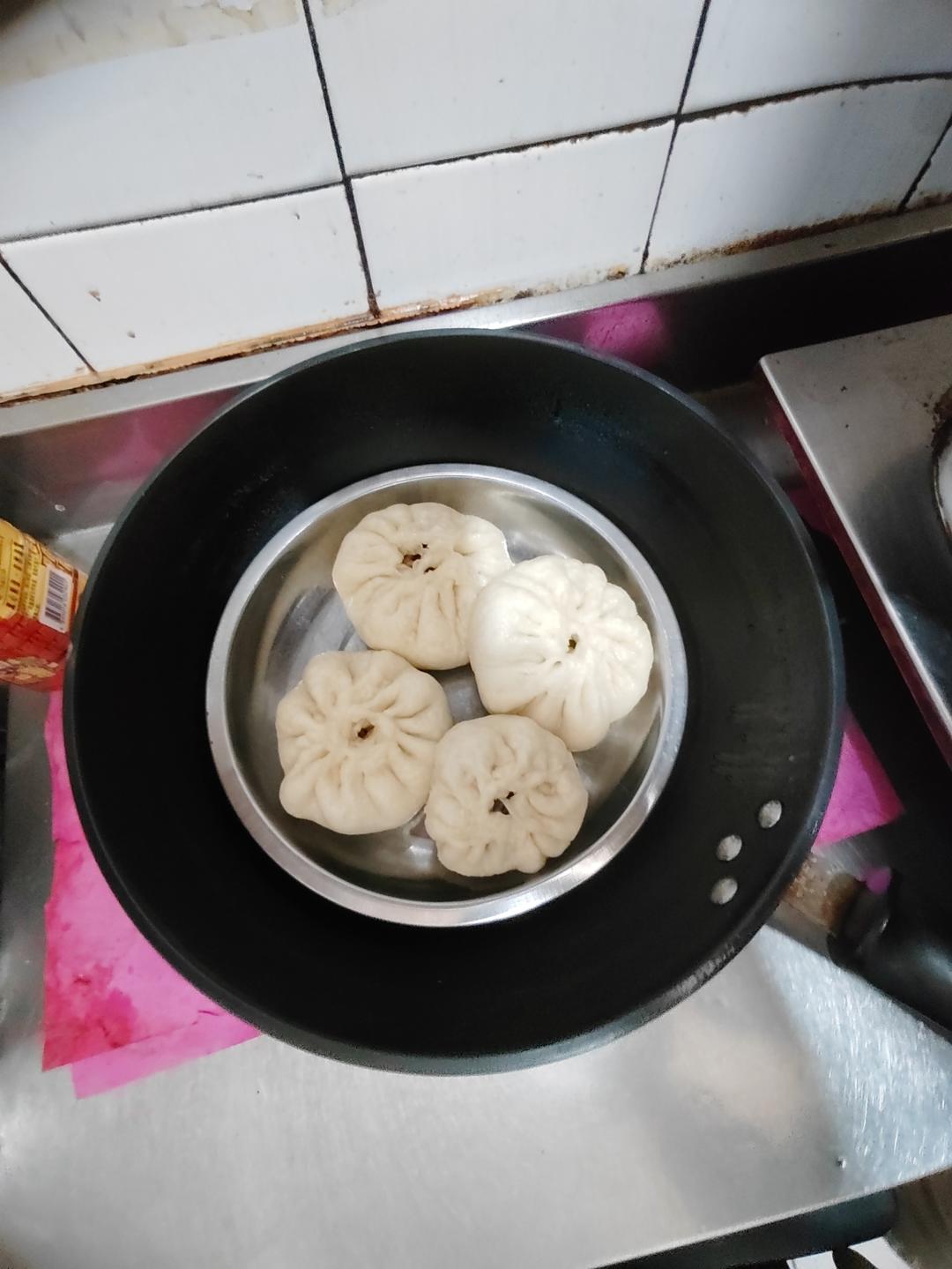 香菇鸡腿酱肉包