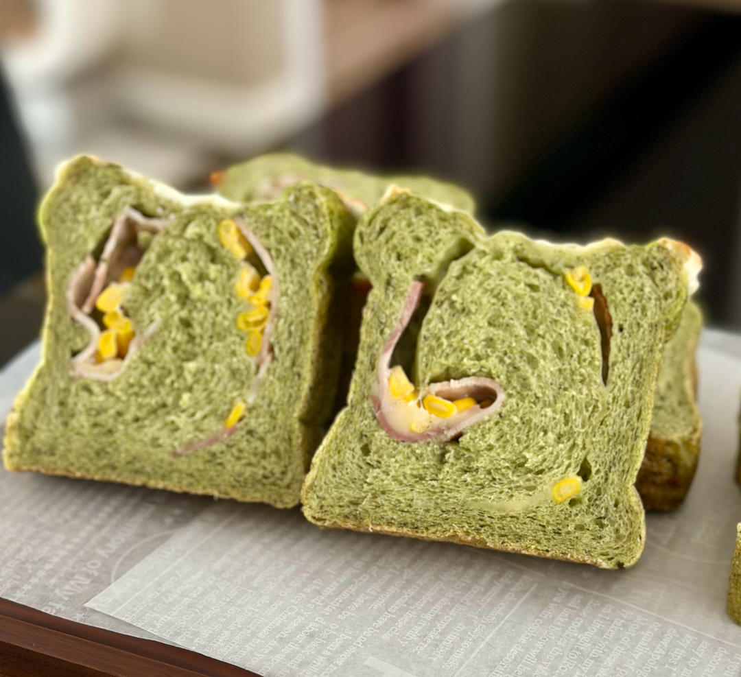 菠菜培根早餐吐司