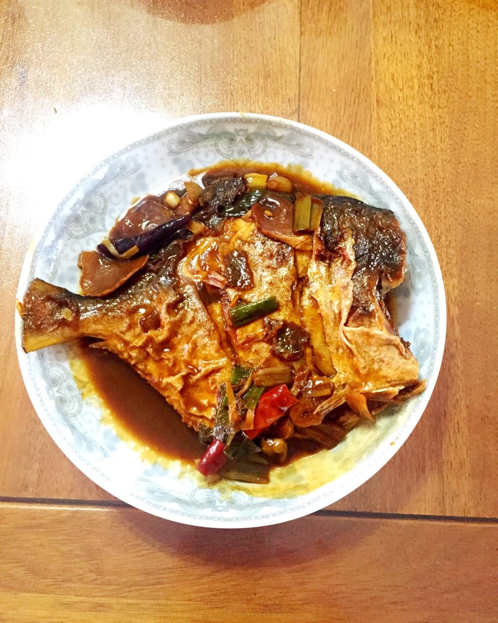 传统中式红烧平鱼