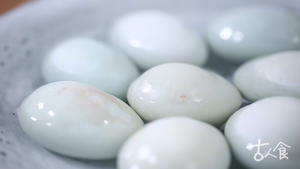 酱煨蛋 — 吃颗能暖胃养胃的烧酒卤鸭蛋的做法 步骤1