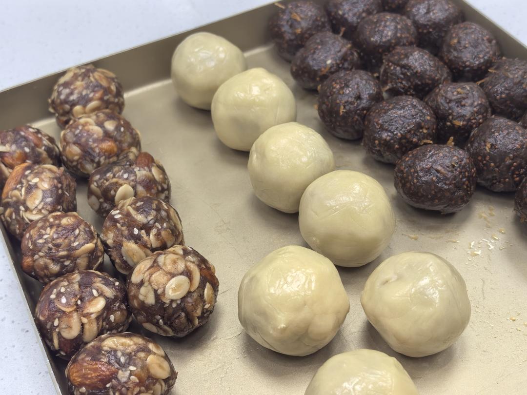 广式月饼—蛋黄莲蓉月饼