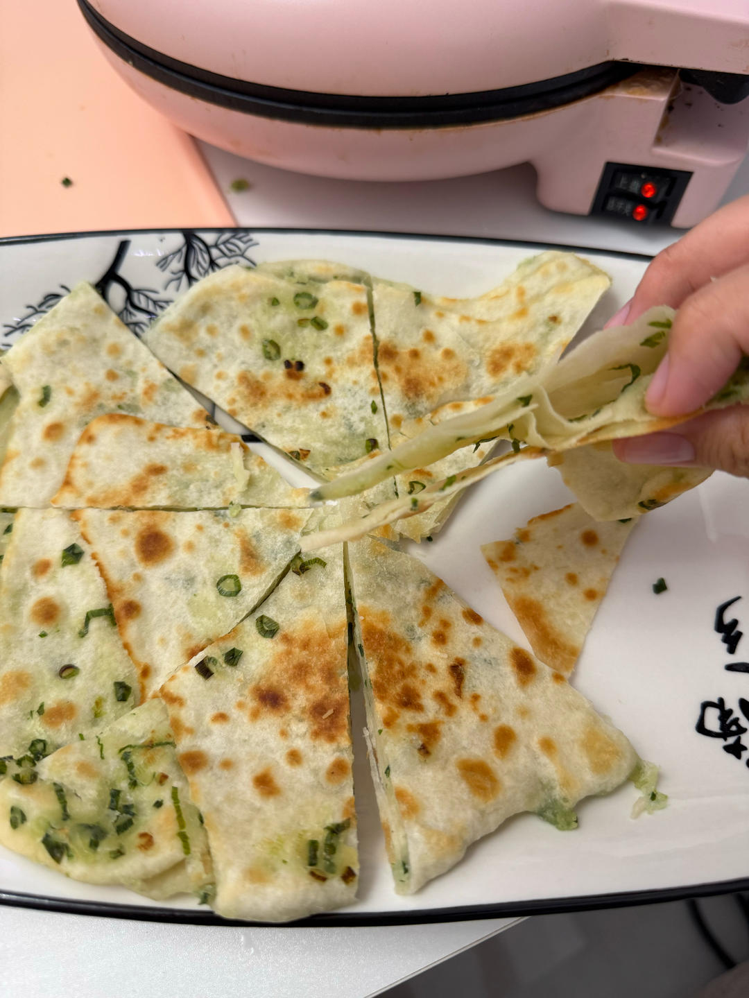 迄今为止最好吃最简单的一款面食：（面点小白也不会失手的）葱花千层饼