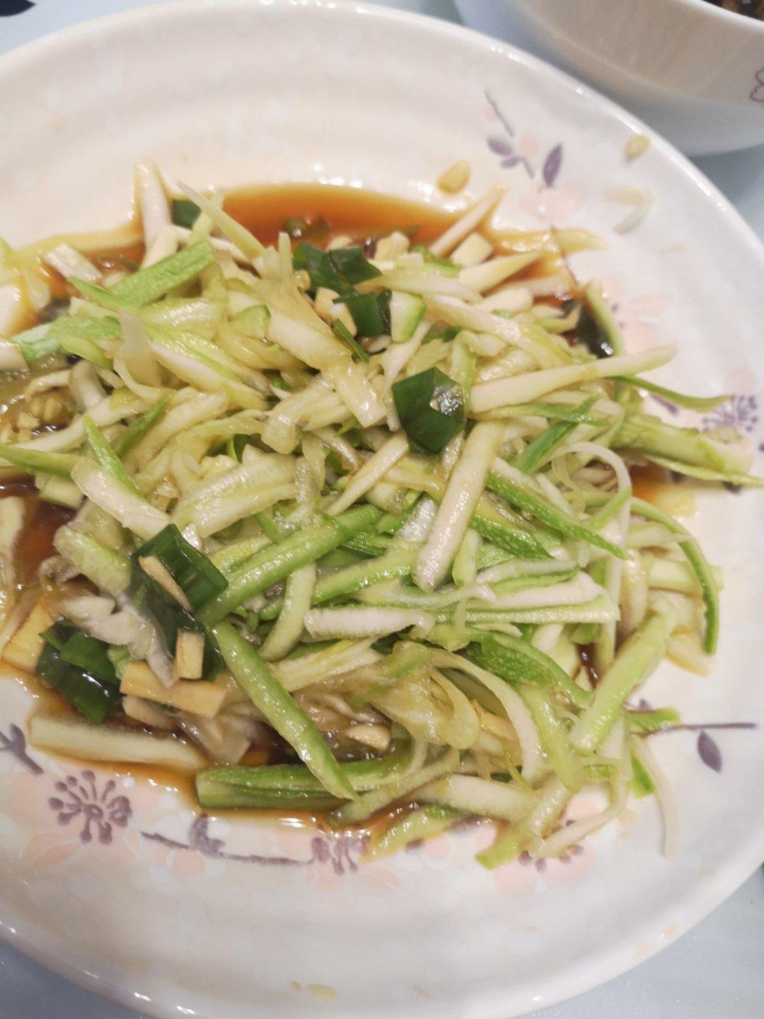 凉拌西葫芦丝（懒人版）