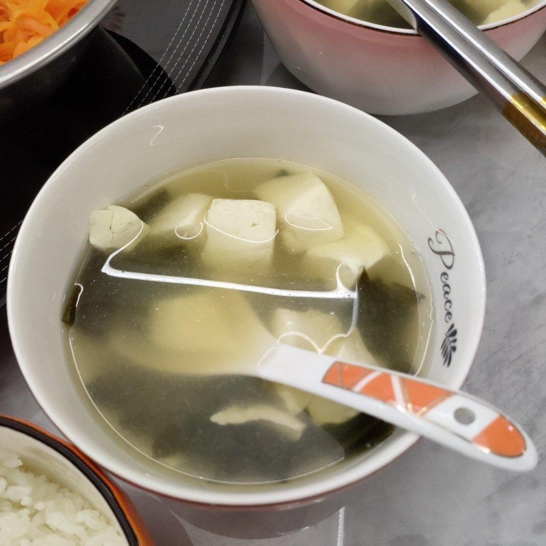 超级鲜的海带豆腐汤