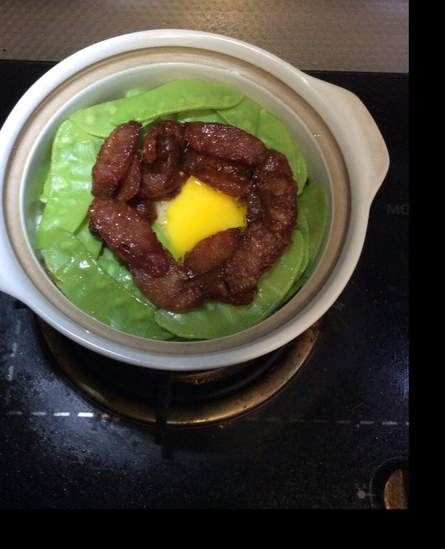 广式腊味煲仔饭