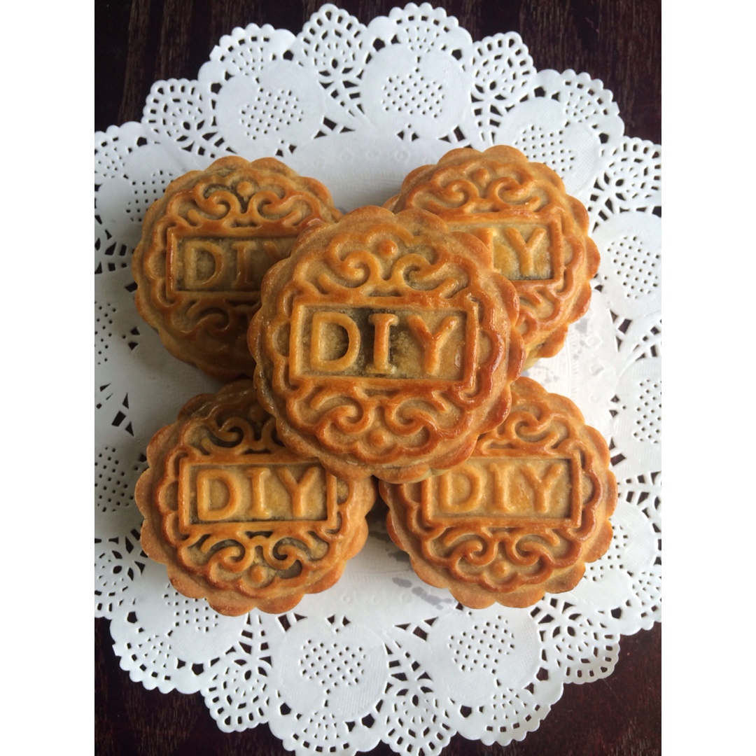 广式月饼—蛋黄芝麻月饼