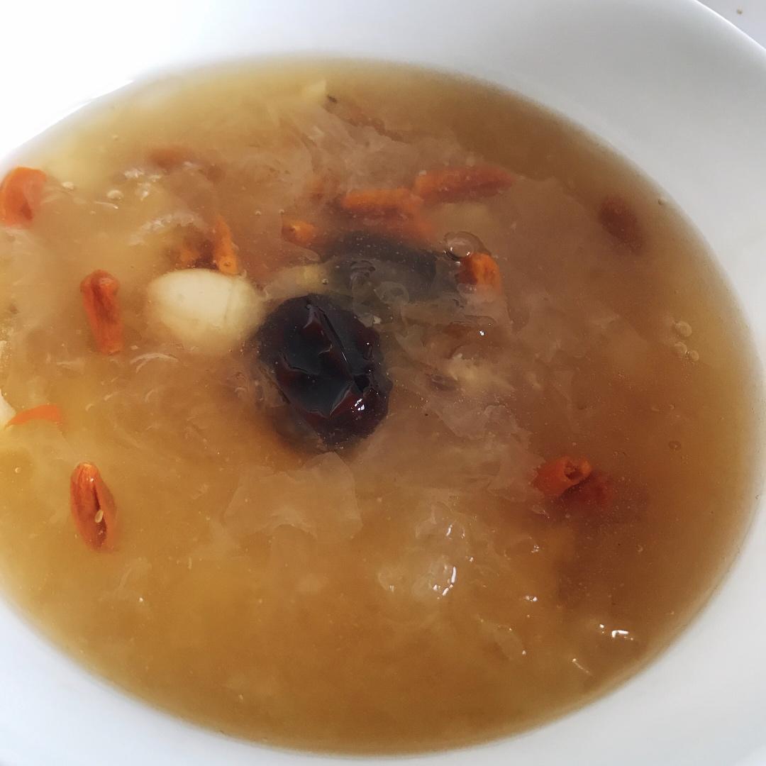 红枣银耳莲子羹（有出胶质、出胶，懒人的电压力锅版）