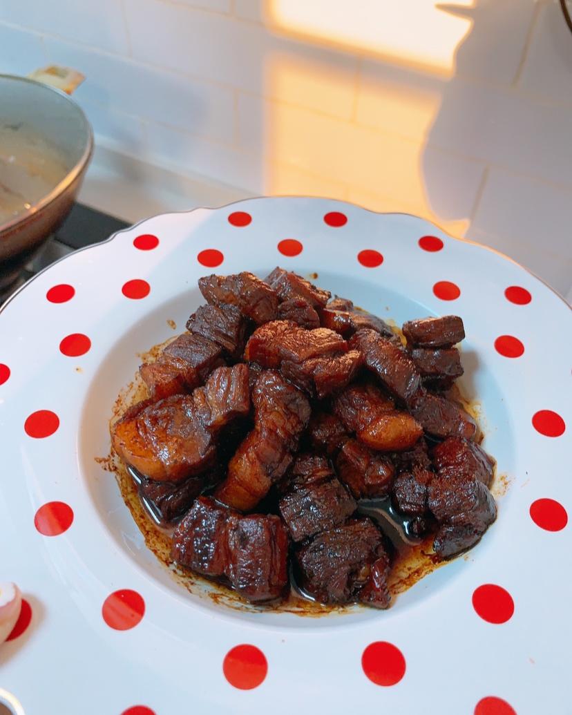 加了鹌鹑蛋后，这盘红烧肉，美味的逆天啦——鹌鹑蛋烧肉（孔瑶食谱）