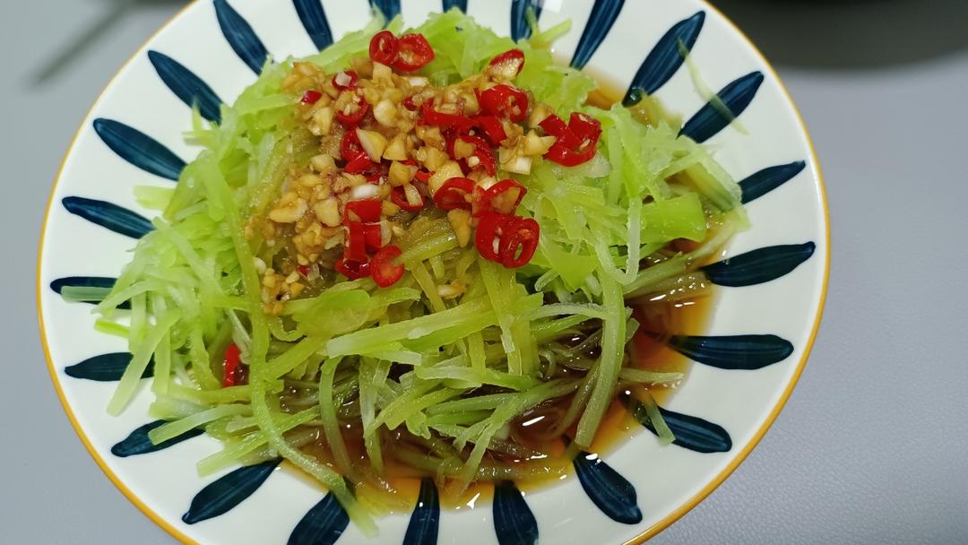 10分钟搞定的快手凉拌菜，清脆爽口的凉拌莴笋丝