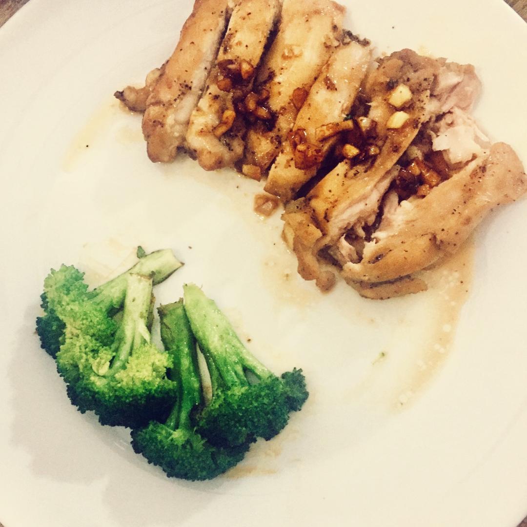 酷炫屌炸天好吃的煎鸡胸肉（香蒜蜂蜜煎鸡胸肉）
